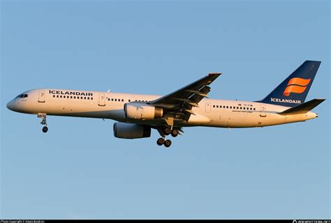 TF-FIW Icelandair Boeing 757-27B Photo by Alexis Boidron | ID 633969 | Planespotters.net