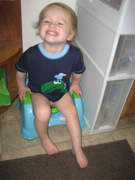 Scarlett Pannebaker : Potty training boy 17 months