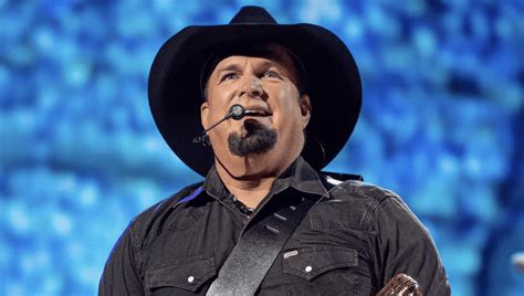 Garth Brooks Announces Seven Massive Stadium Tour Dates For 2021 ...