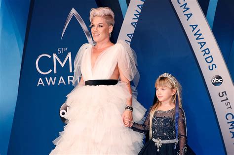 P!nk & Willow Sage Hart to Release 'Cover Me in Sunshine' – Billboard