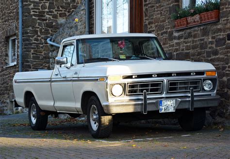 Ford F 150 Custom Oldtimer bei Euskirchen - 25.11.2014 - Fahrzeugbilder.de