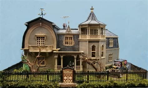 The Munster's House | Munsters house, Halloween artwork, Ho scale buildings