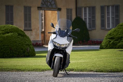 WORLD DEBUT: The new BMW C 400 GT