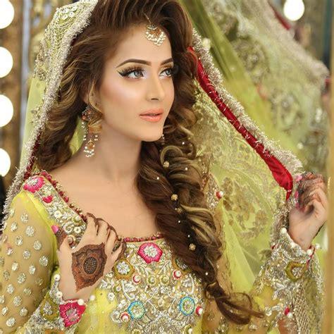 New Pakistani Bridal Hairstyles to Look Stunning | FashionGlint