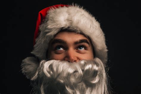 High Res Happy Santa Eyes Picture — Free Images