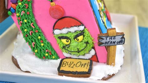 GRINCH GINGERBREAD HOUSE - YouTube