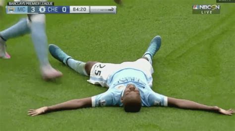 Kompany, Fernandinho goals secure dominant win for Man City (Video)