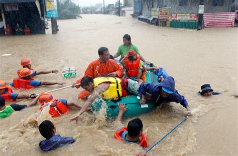 Rains Flood a Third of Manila Area as Many Flee - The New York Times