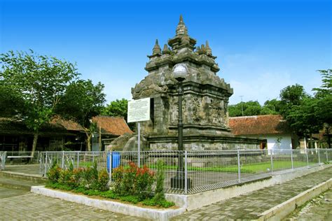 Pawon Temple - Yogyakarta Places of Interest | Central Java