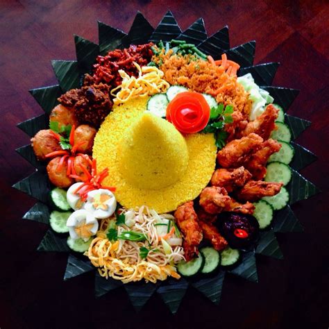 gambar foto tumpeng nasi kuning - Victoria Burgess