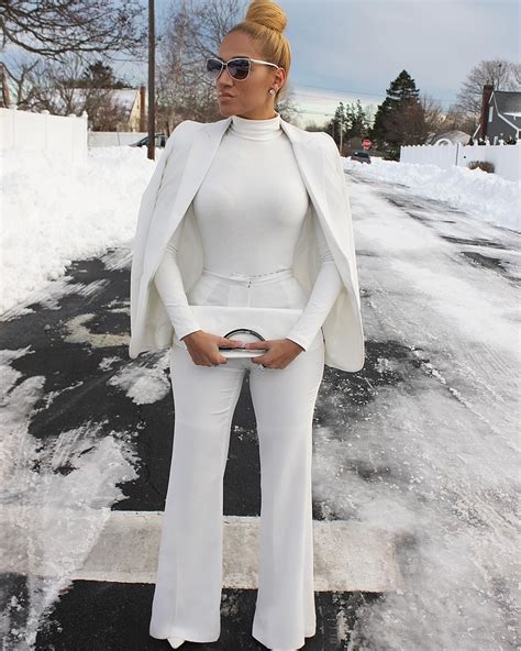 10 Winter Outfits with White Pants to Brighten Up Your Wardrobe – PINMOMSTUFF