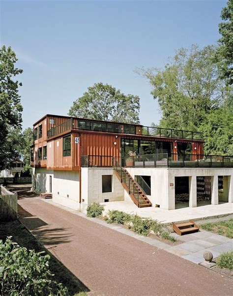 Old Shipping Containers Given New Life as Stylish Eco-Friendly Homes | Plantas de casa container ...