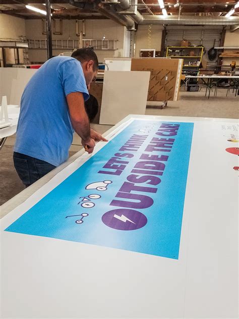 Custom-made vinyl banner cutting process | Front Signs