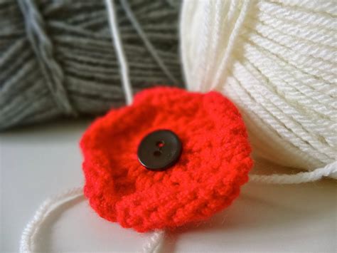 Trends With Benefits: DIY Knitted Poppy