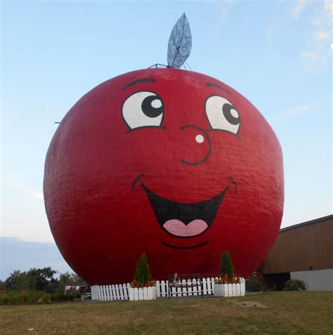 The Big Apple – A unique roadside attraction – Canadian Military History