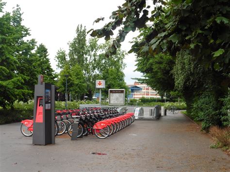 How to ride the Lille Metro: A tutorial