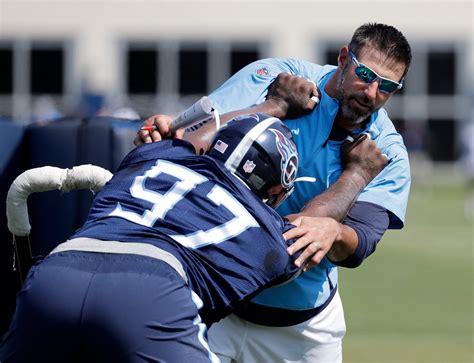 Mike Vrabel proves he's a hands-on head coach on first day of Titans ...