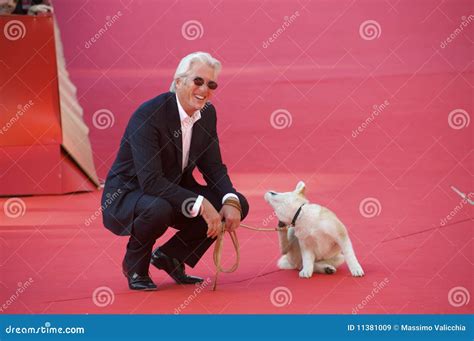 Richard Gere and Hachiko editorial stock image. Image of triage - 11381009