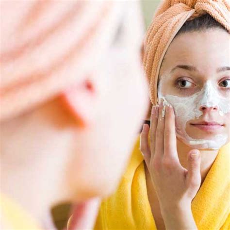 How to select the right face pack for glowing skin