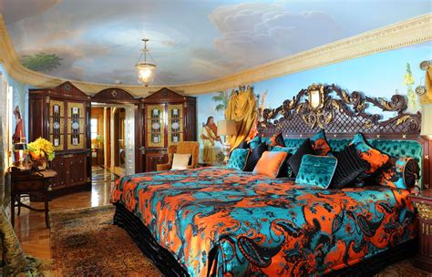 Passion For Luxury : Versace villa in Miami set for auction