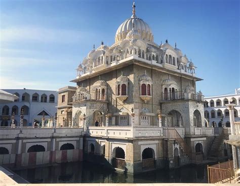 Gurdwara Panja Sahib, Hasan Adbal, Pakistan [1080x835] : ArchitecturePorn