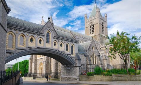 Stroll to the prime landmarks | Festive Dublin tour