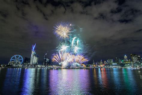 The final night of Docklands Winter Fireworks | by wolfcat_aus Docklands, Fireworks, Finals ...