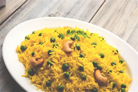 Basmati Rice Pilaf Atau Pulav Dengan Kacang Polong Atau Nasi Sayur Menggunakan Kacang Polong ...