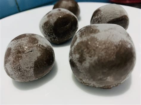 White Chocolate Mint Oreo Truffles (Without Cream Cheese) - RecipeMagik