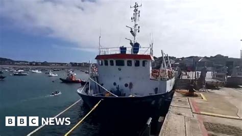 Supply ship arrives at Isles of Scilly after six days - BBC News