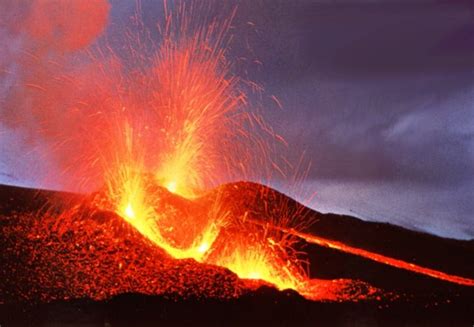 Hekla volcano shows signs of imminent eruption in Iceland and Fuego ...