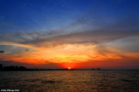 Sunset at Ancol Beach - Jakarta | Pemandangan, Pantai, Indonesia