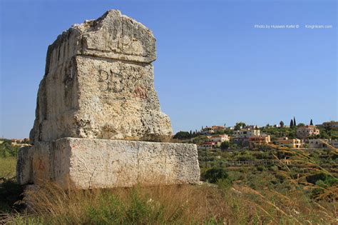 The Mausoleum of King Hiram I of Tyre - Click on the images to visit ...
