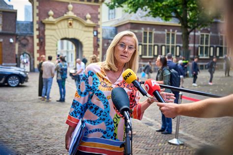 D66'ers vragen Kaag in brief ‘rug recht te houden’ | Foto | AD.nl