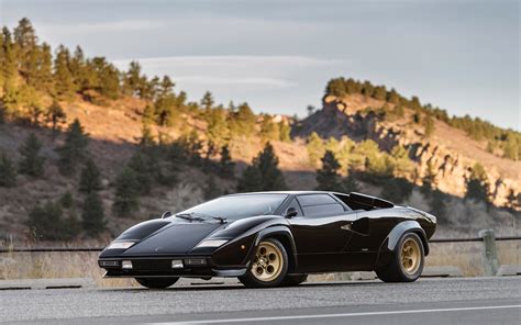 Lamborghini Countach Wallpaper