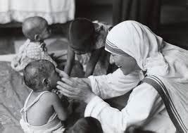 Pictures of Mother Teresa helping the poor