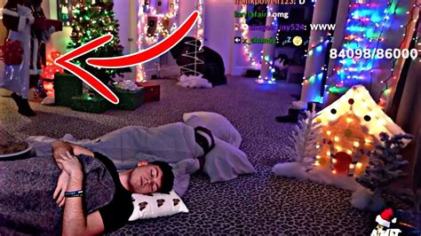 Hi Nicholas and Kai Cenat Catch Santa while sleeping - YouTube