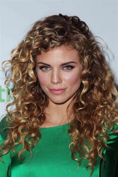 Curly Hairstyles That Are All About That Texture | Lockige frisuren, Frisuren lange lockige ...