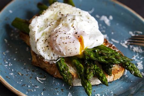 How to cook the perfect poached egg in a microwave | The Independent