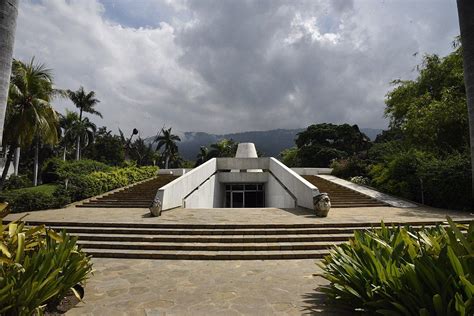 Musée du Panthéon National Haïtien - Wikipedia Hotel 6, Royal Hotel, Plaza Hotel, Oasis ...