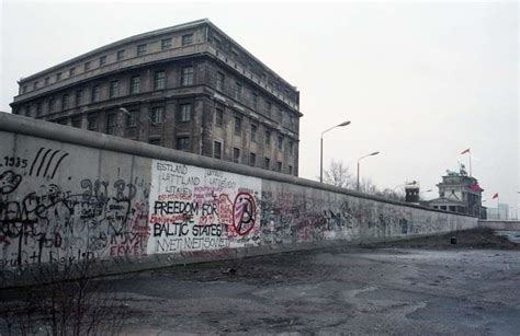 Berlin Wall (1987) | The Wall from West Berlin. | Hunter Desportes | Flickr