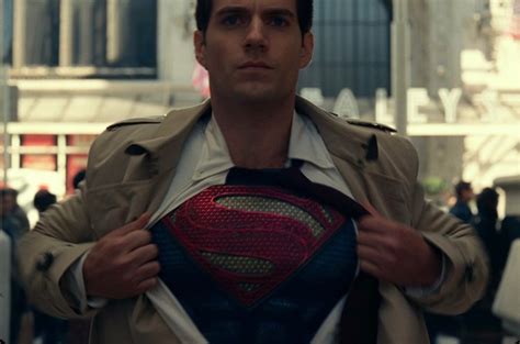 Henry Cavill is "hoping" he gets to play Superman again soon (video) - Batman News