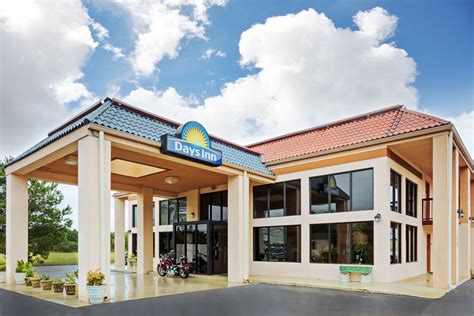 Days Inn by Wyndham Clinton | Clinton, NC Hotels