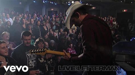 Brad Paisley - Mud On The Tires (Live on Letterman) - YouTube