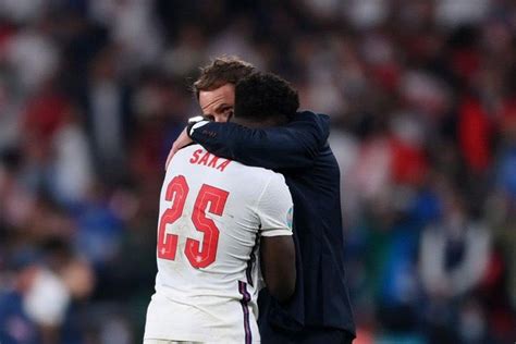 Italy Beat England | Roy Keane Criticises Gareth Southgates England For Picking Bukayo Saka to ...