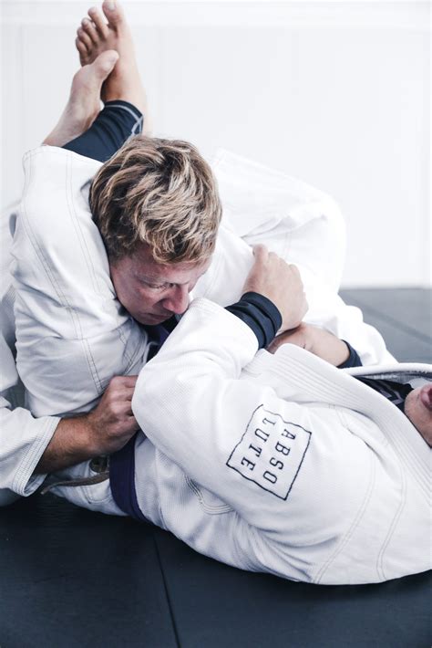 jiu jitsu Triangle choke | Bjj jiu jitsu, Jiu jitsu training, Jiu jitsu moves