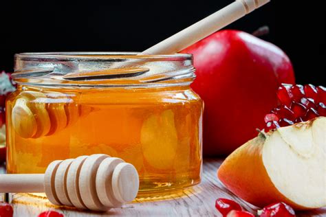 Rosh Hashanah Apple and Honey | JewishBoston