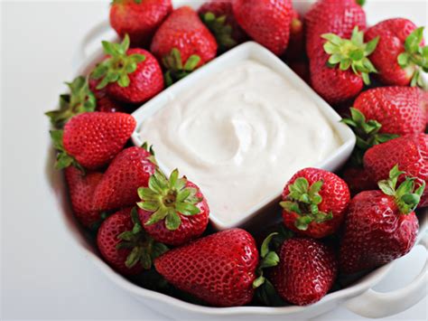 Greek Yogurt Fruit Dip: only 2 ingredients in 2 minutes! - Home Cooking ...