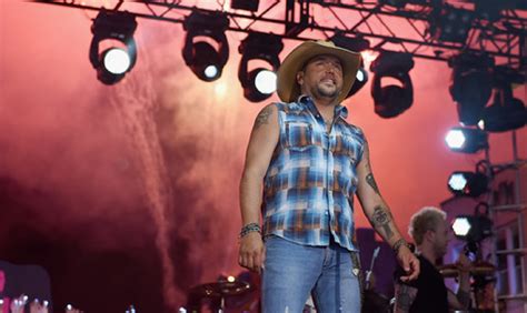 Jason Aldean Performs "Lights Come On" at the 2016 CMT Awards