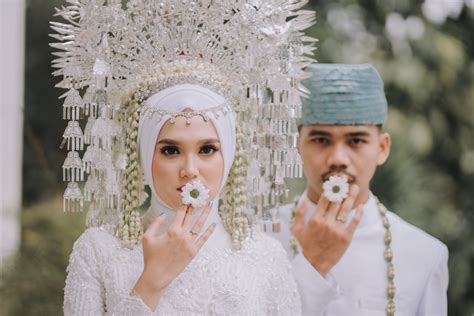 Minimalist Minang Wedding Icha & Dana by Hexa Images | Bridestory.com